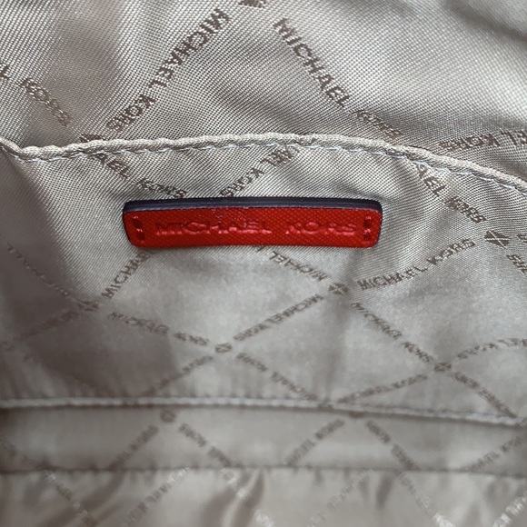 MICHAEL KORS
Jet Set Travel Medium Logo Dome Crossbody Bag FLAME COLOR - Picture 9 of 15